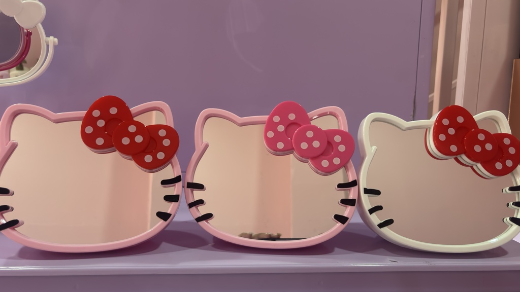 Espejo Hello Kitty rosa con cosmetiquera