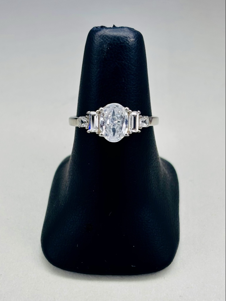 M444#8 Anillo Zirconia