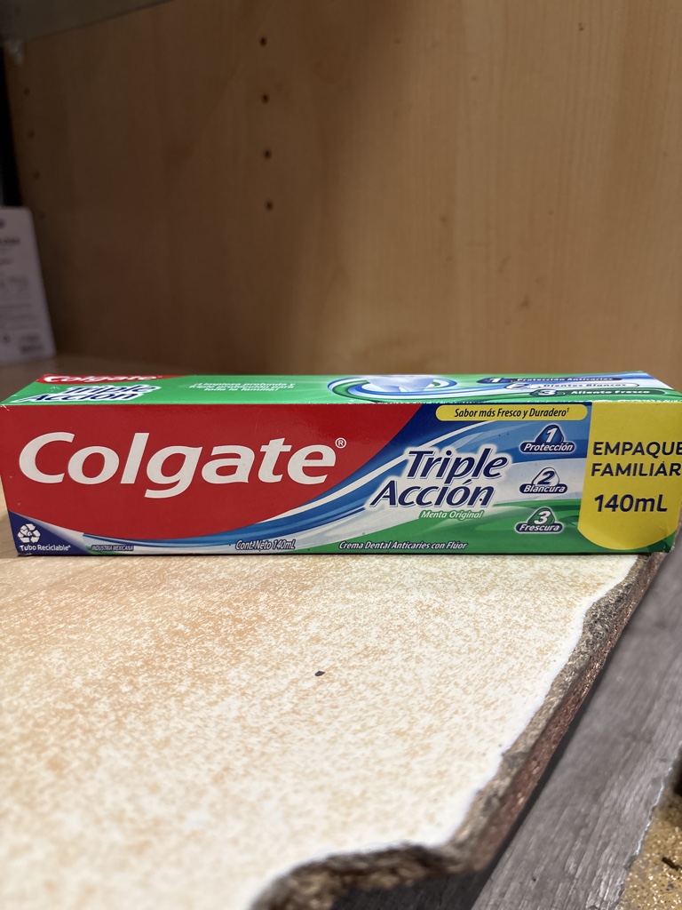 Colgate Triple Acción 140mL