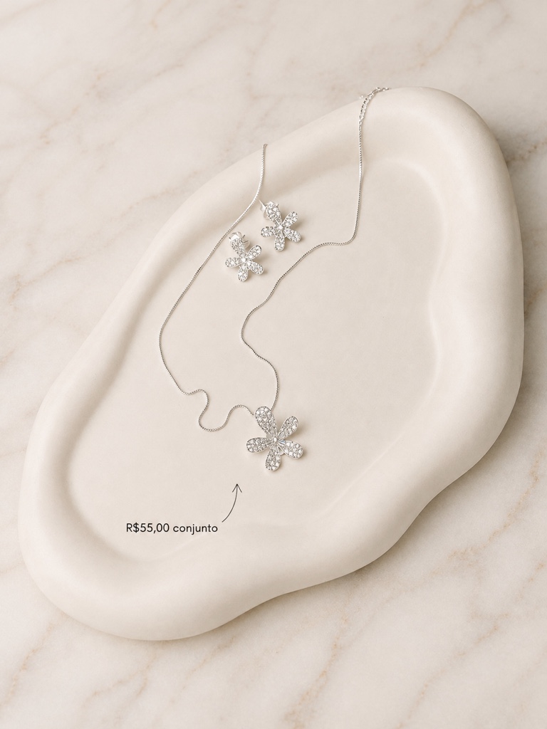 Conjunto Colar e Brinco Semi Joia Folheado a Prata 925 Flor Com Pétalas Cravejada