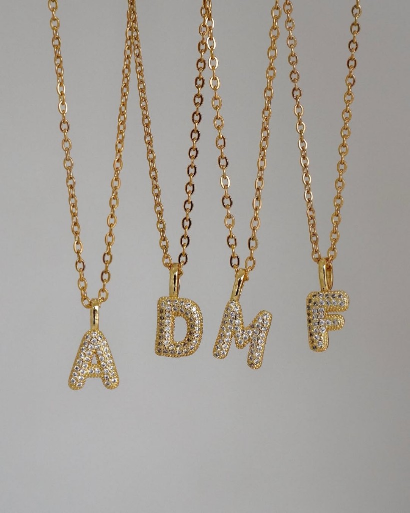 Cadena dorada letras