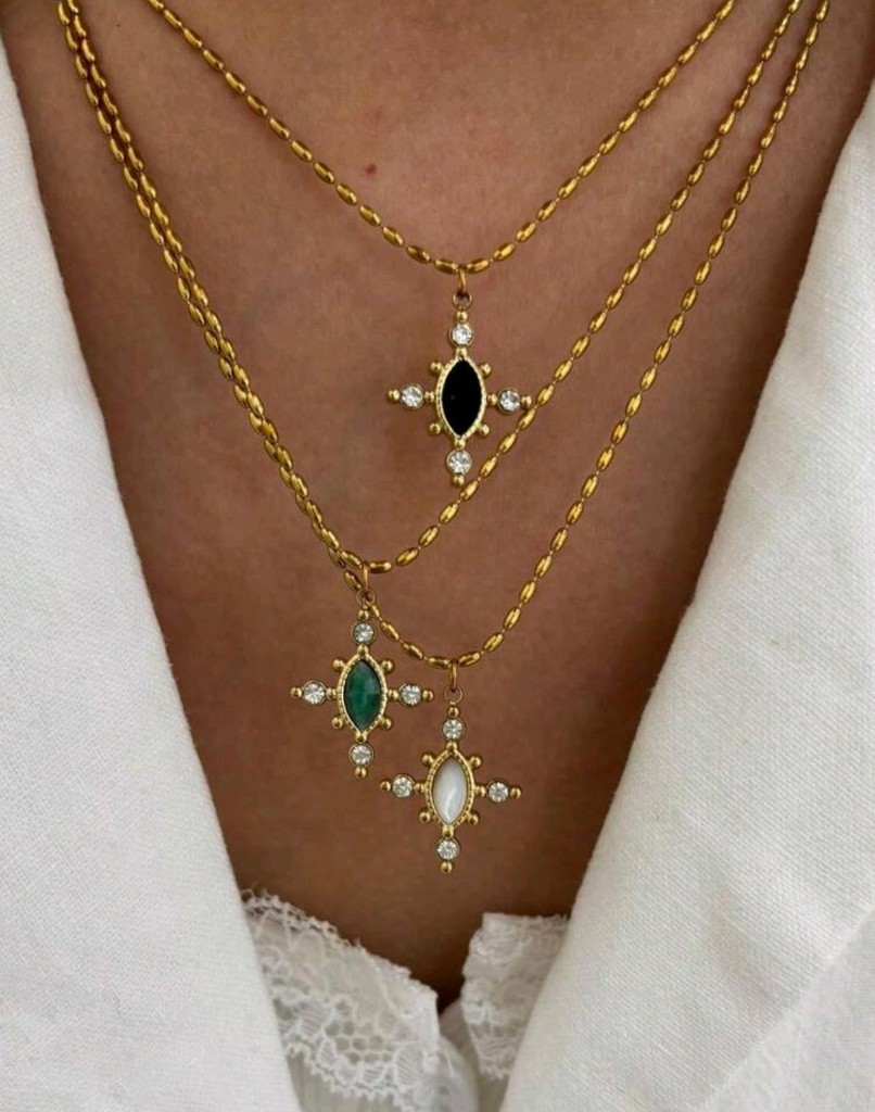 Collar gota con cruz