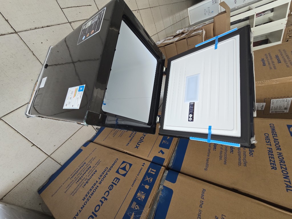 Freezer Eletrolux 95 litros preto