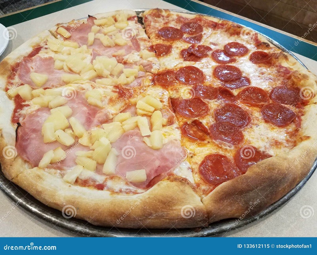 Pizza mitad pepperoni mitad hawaina
