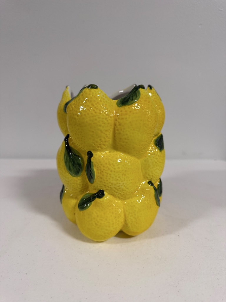 Florero de  limones amarillos