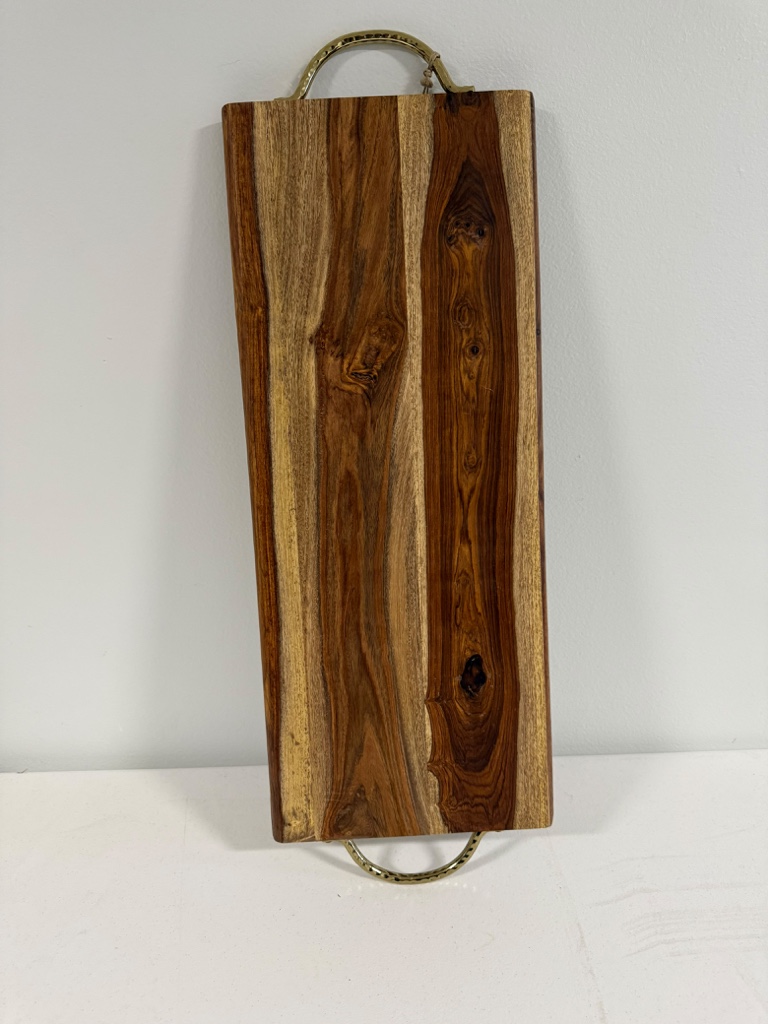Bandeja de madera con asas