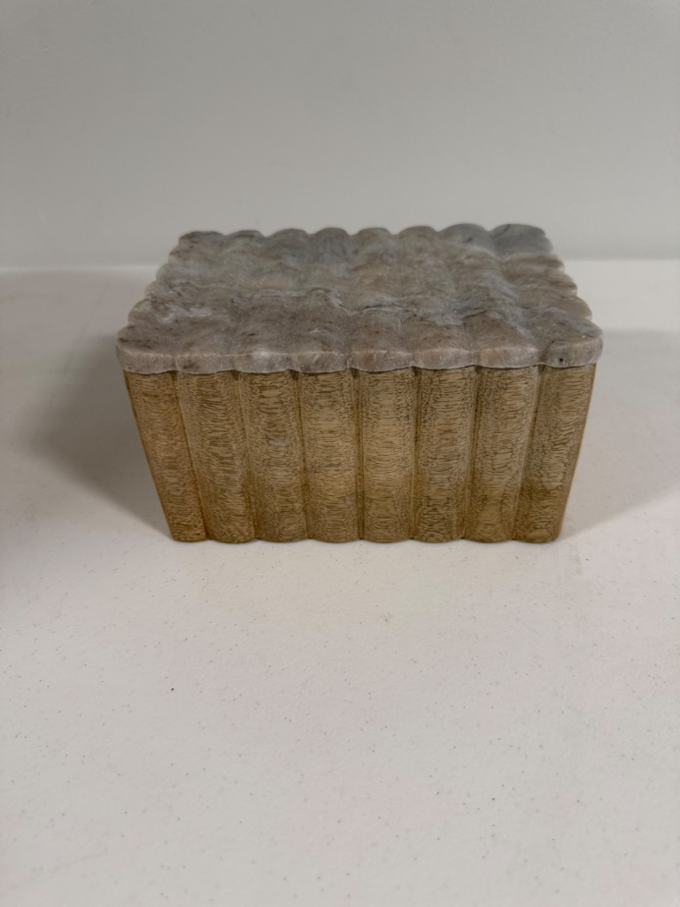 Caja decorativa beige