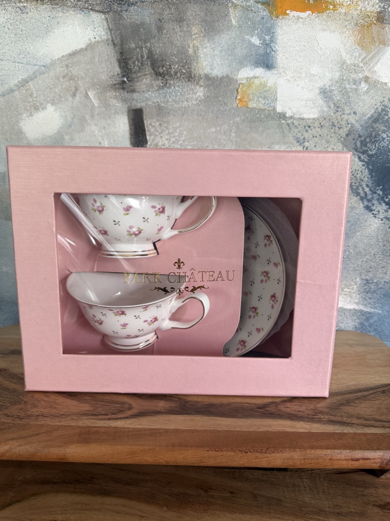 Set de dos  tazas blancas con flores