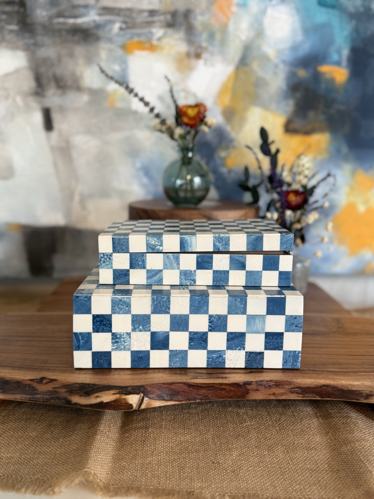 Caja decorativa azul cuadritos