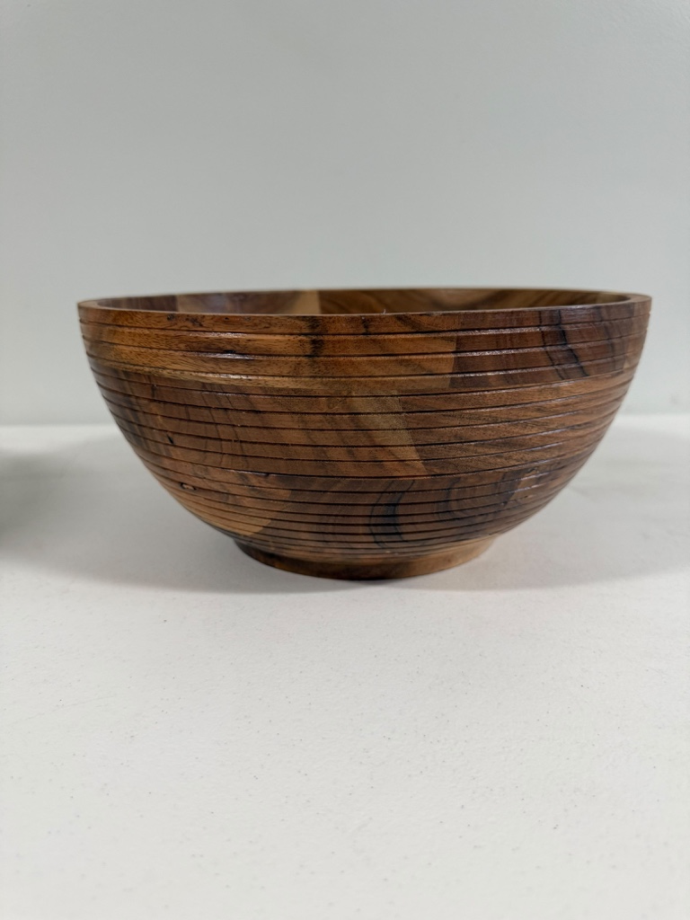 Bowl de madera con rayas