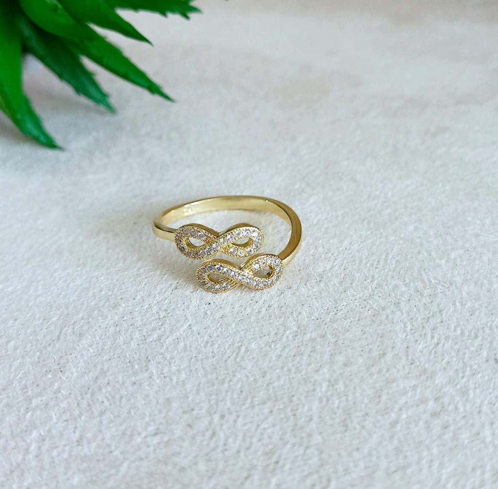 Anillo dorado infinito