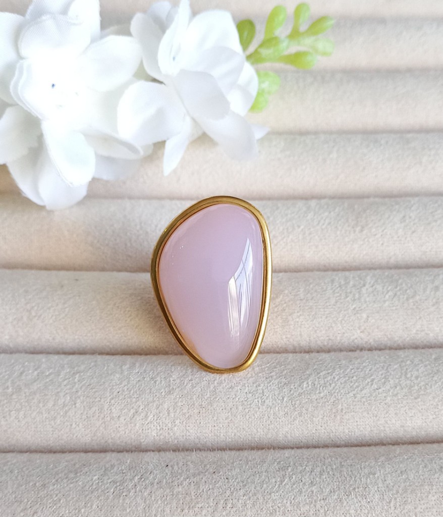 Anillo dorado piedra rosa talla 6