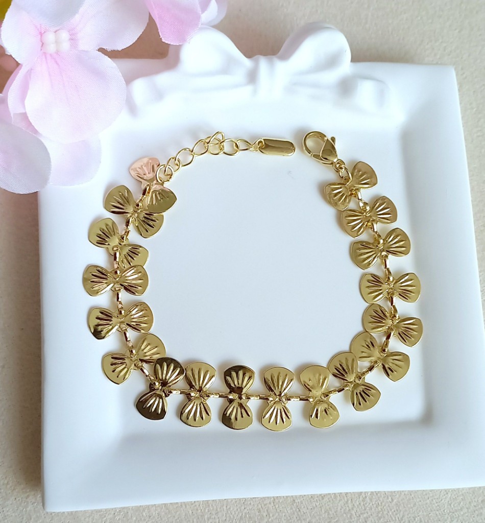 Pulsera dorada estilo mariposa