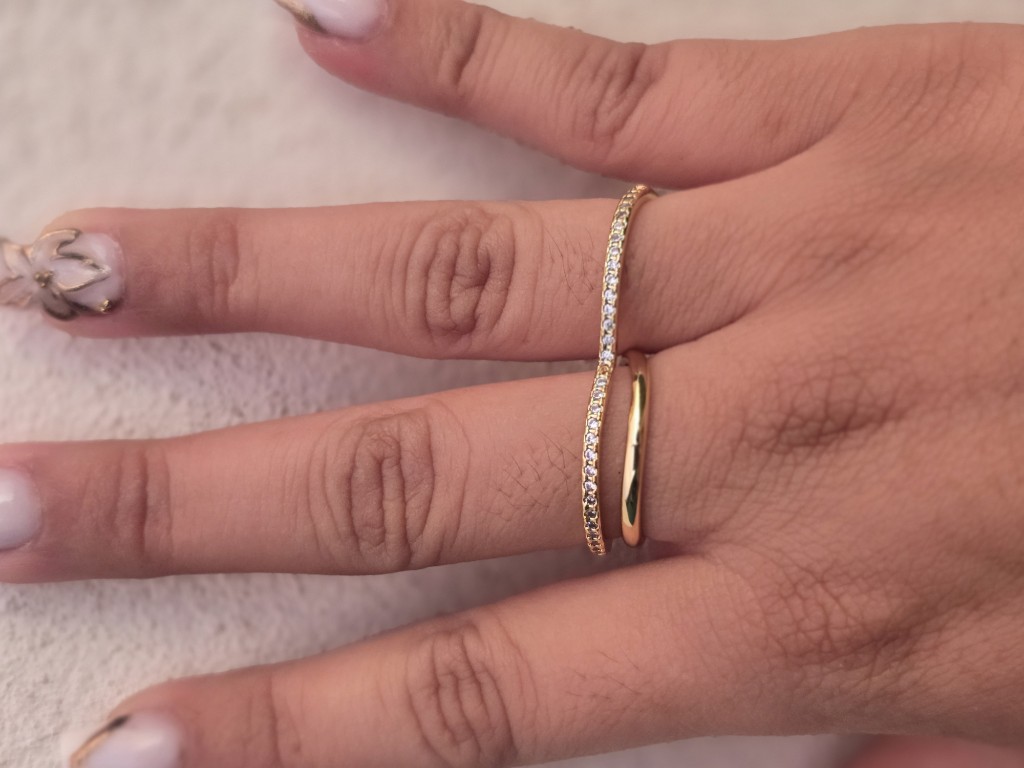 Anillo dorado con brillo doble