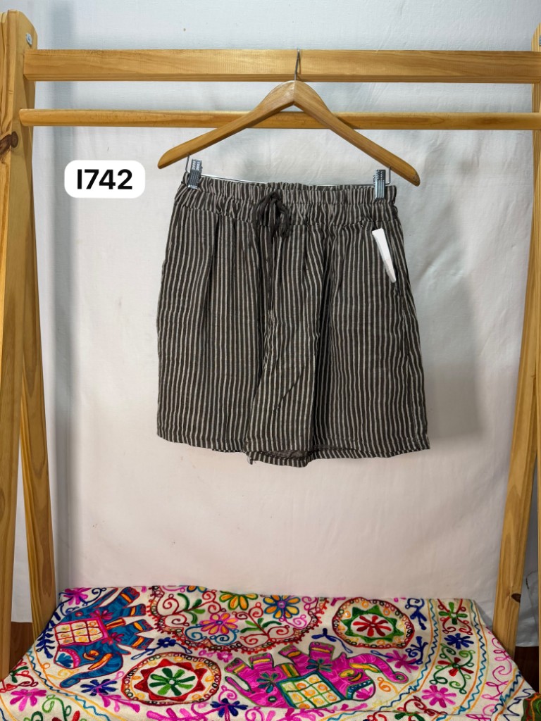 I742 Shorts rayados negros (Italiano)
