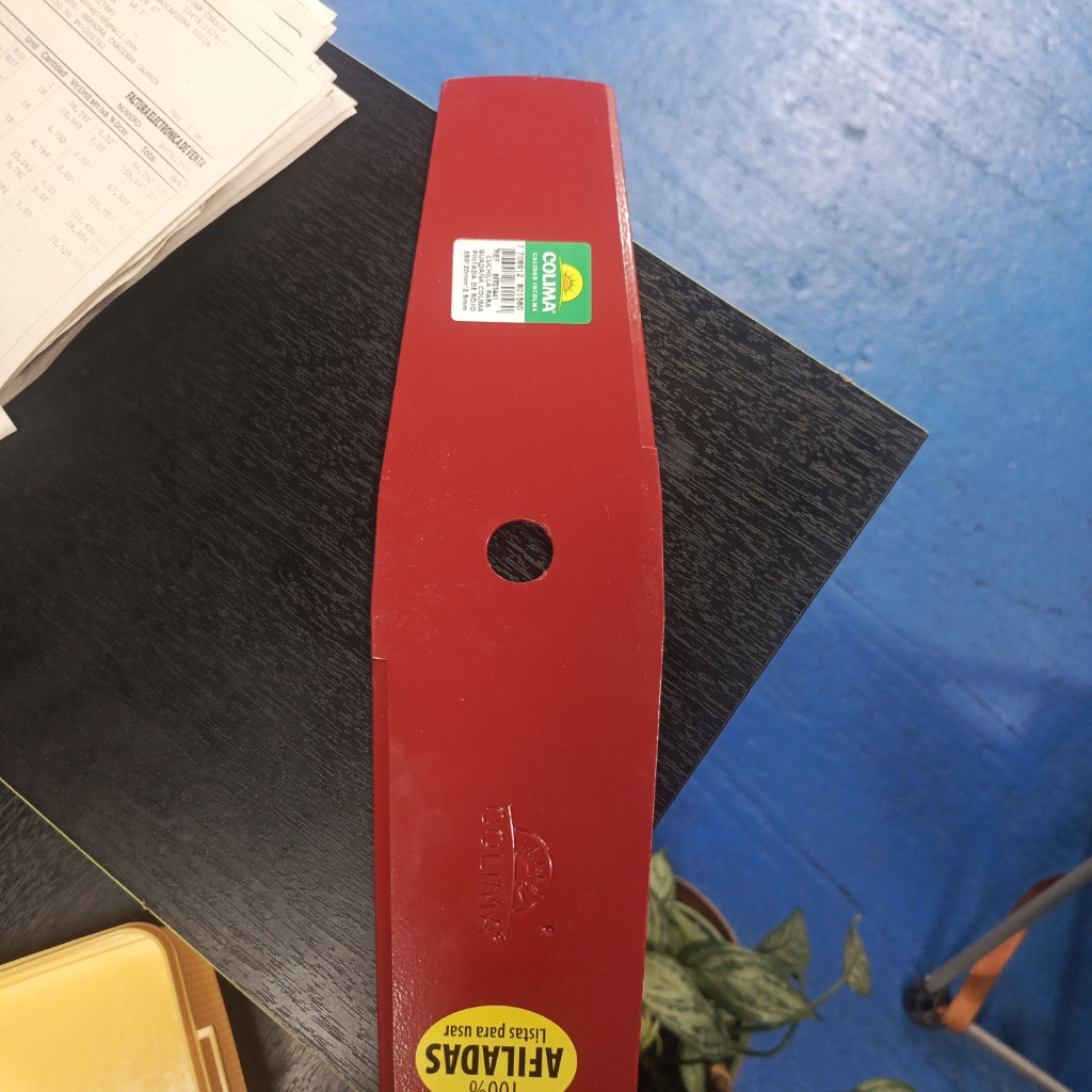 Cuchilla colima roja ojo pequeño