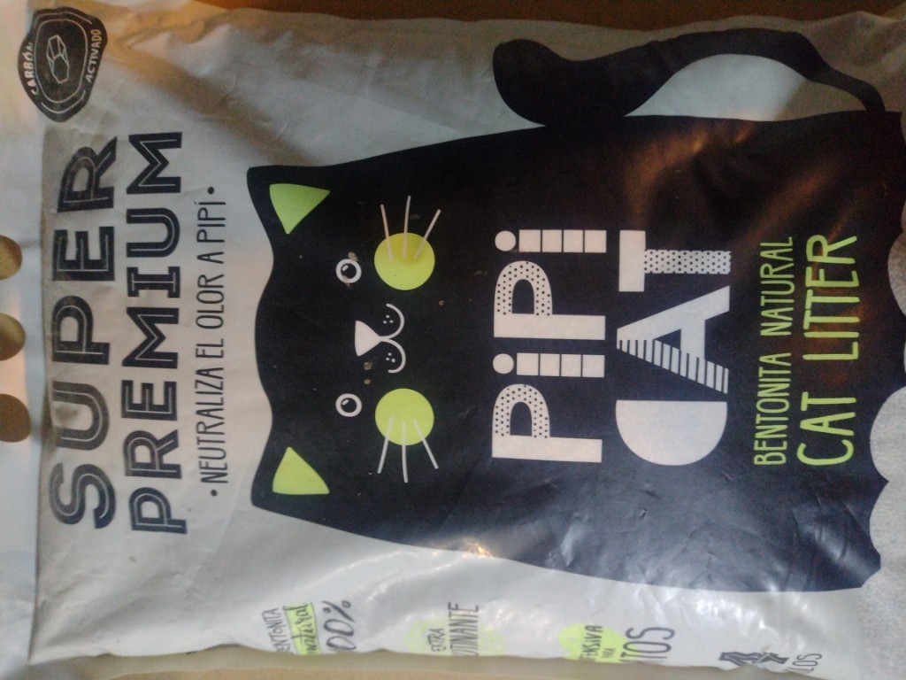 ARENA PARA GATOS PIPICAT CON CARBÓN ACTIVADO AROMA LAVANDA 4K