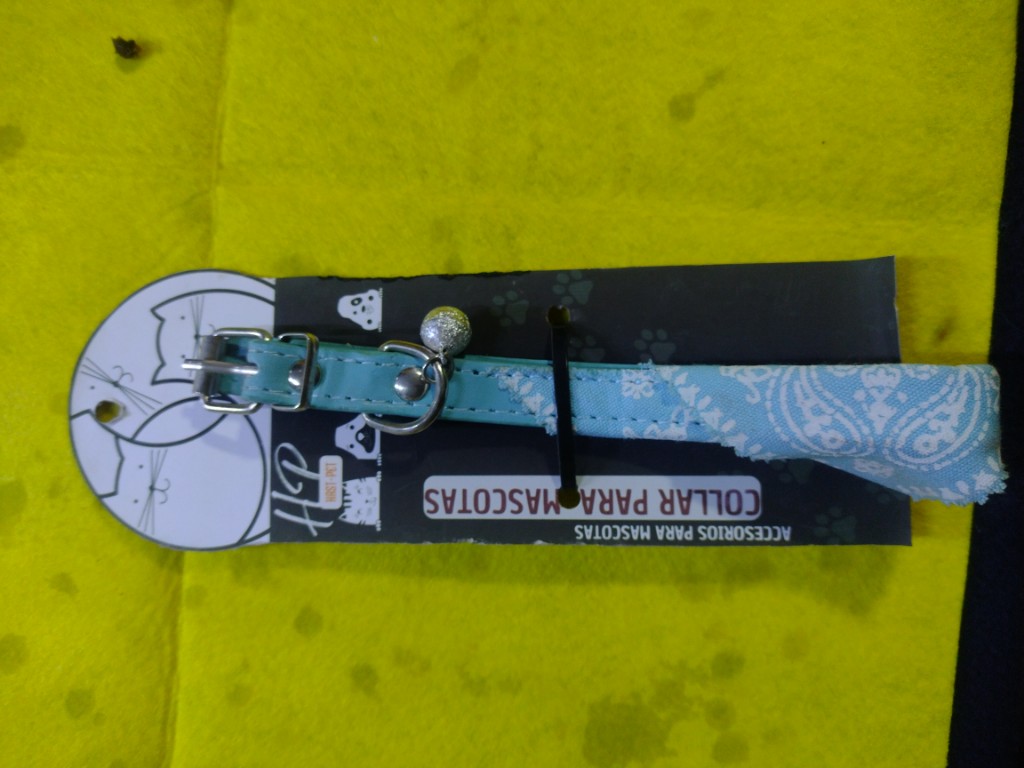 COLLAR  BANDANA CON CASCABEL PEQUEÑA