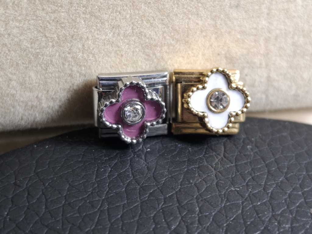 Charm flor rosa , blanco + colores