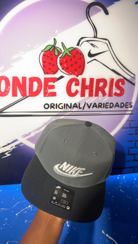 G03 Gorra Nike gris y negra