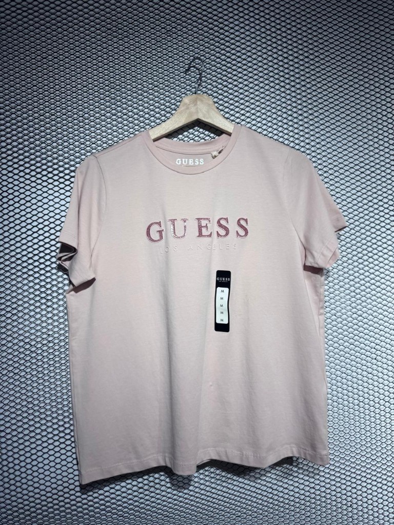 W39 Camiseta GUESS  rosa pastel