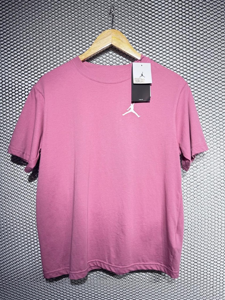 W36 Camiseta Jordan Essentials Desert Berry