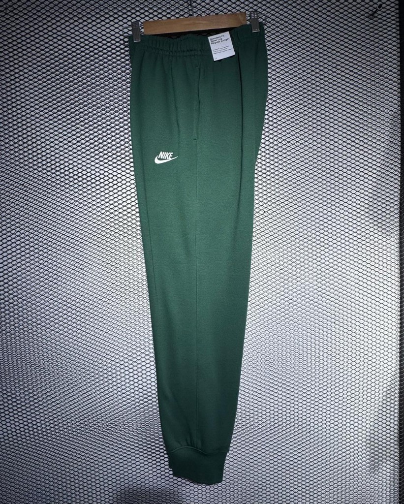 J12 Sudadera Nike Club Fleece Verde Oscuro