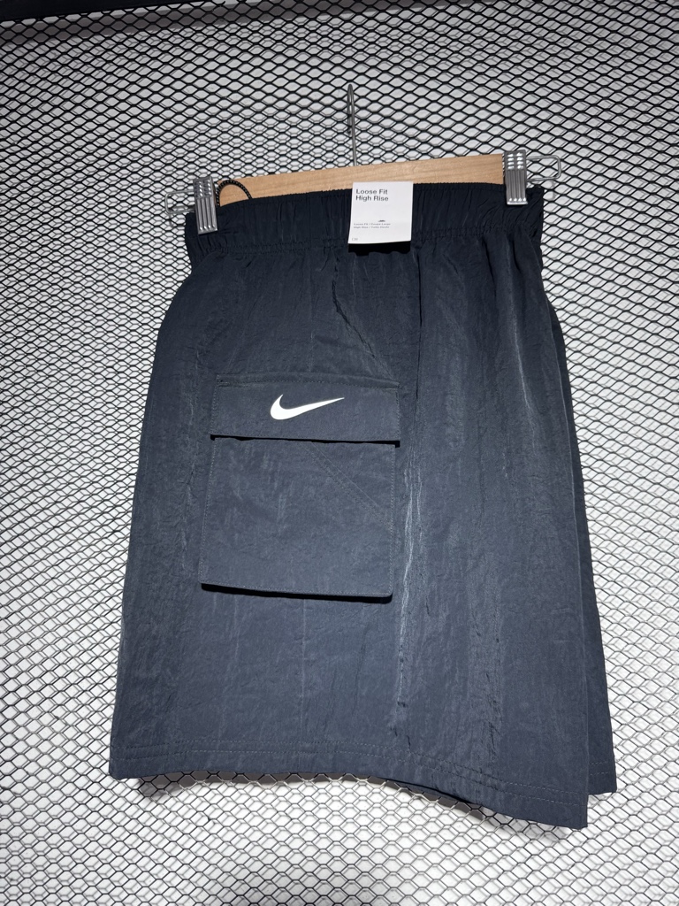W52 Shorts negros Nike Essential Woven