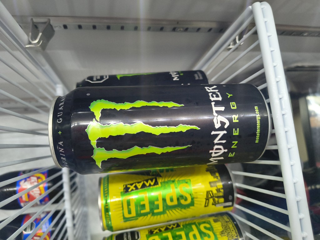 Monster Energy negra