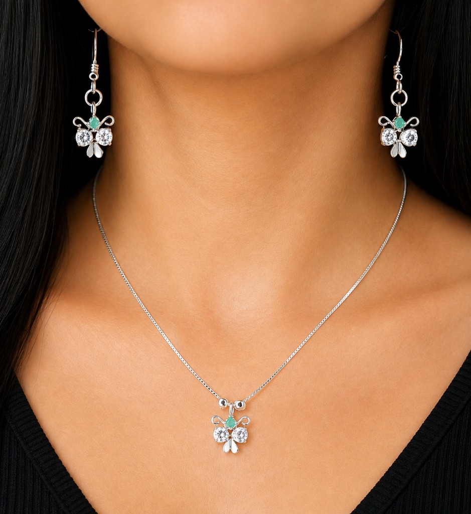 Set mariposa en plata con esmeralda