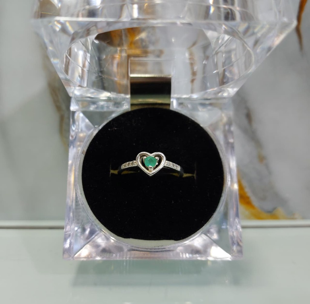 Anillo en plata forma de corazon