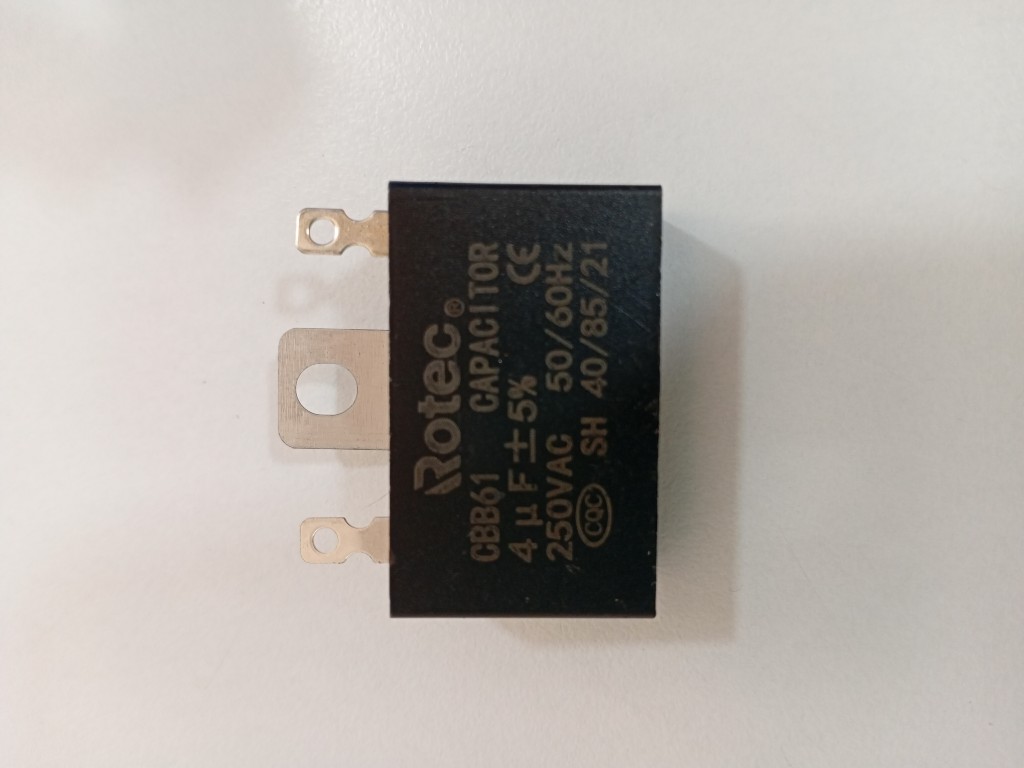 CAPACITOR 4UF 220V