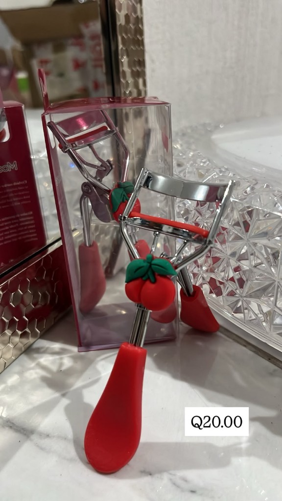 Rizador de pestañas rojo