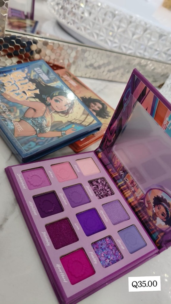 Paleta de sombras violeta