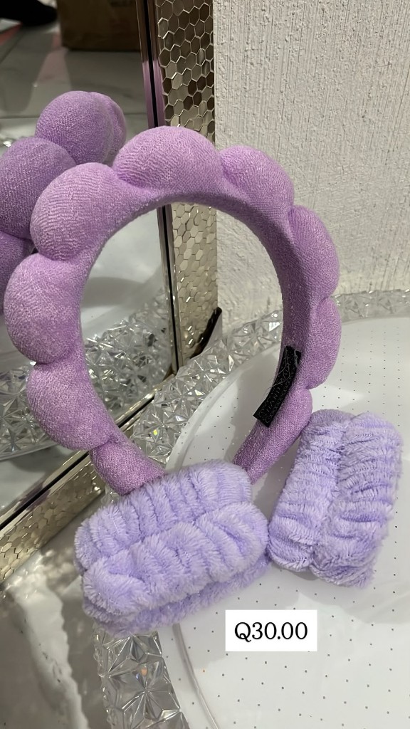 Diadema morada afelpada