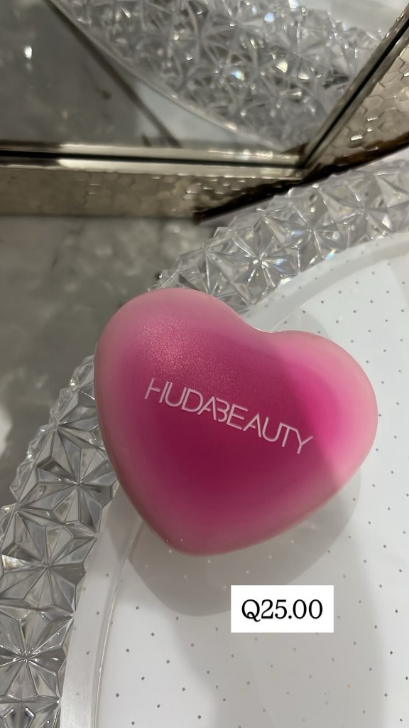 HUDA BEAUTY rubor corazon rosa