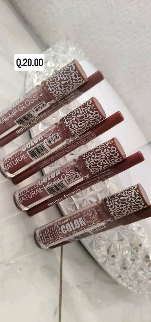 Beauty Model gloss labial