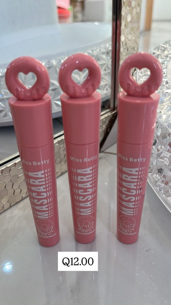 Miss Betty mascara rosa 1