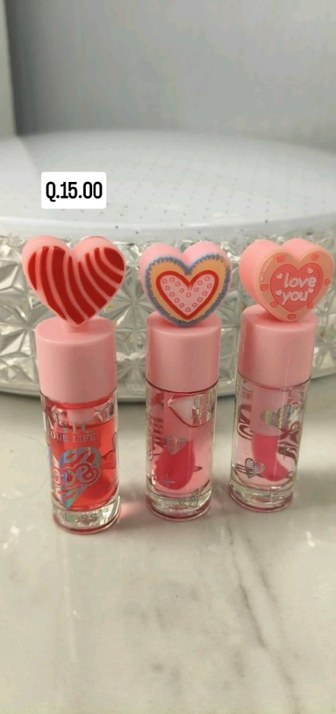 Brillo labial corazon rosa