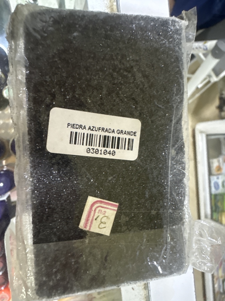 Piedra azufrada grande