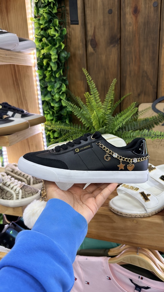 Guess 7.5us (38) 6370