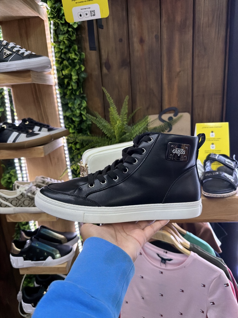 Guess 9.5us 0140