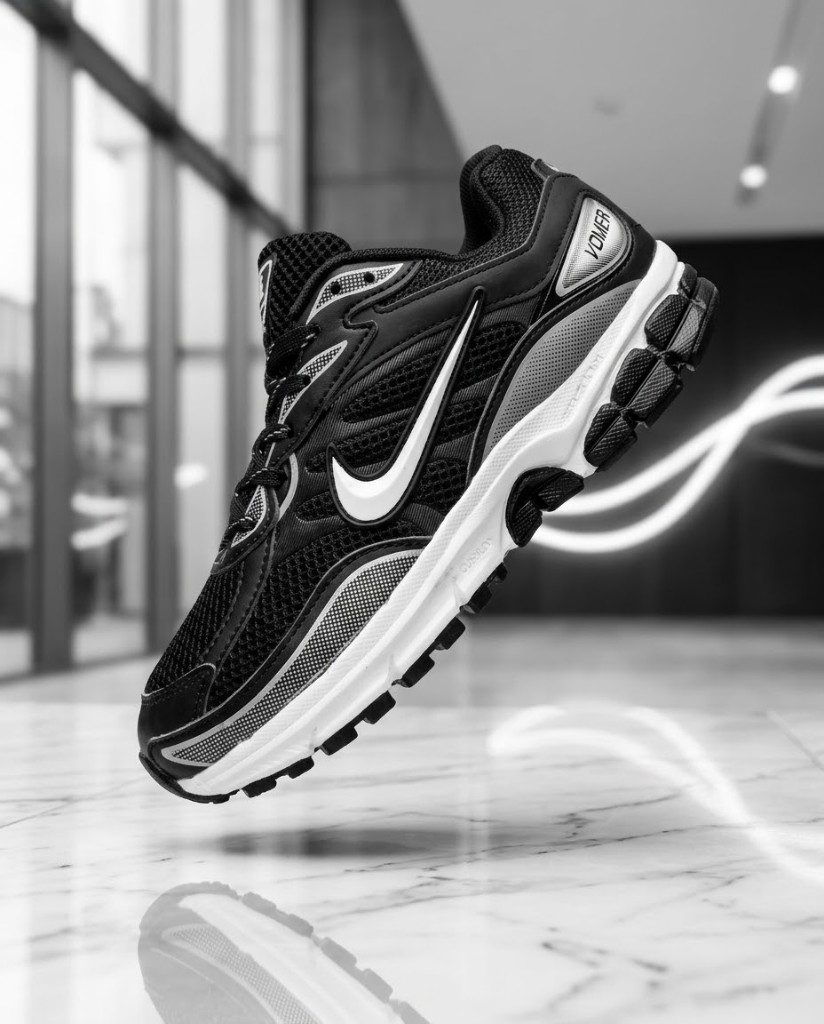 Nike Zoom Vomero 5 Negro Detalles Blanco y Plateado Mujer Monikistyle1.1