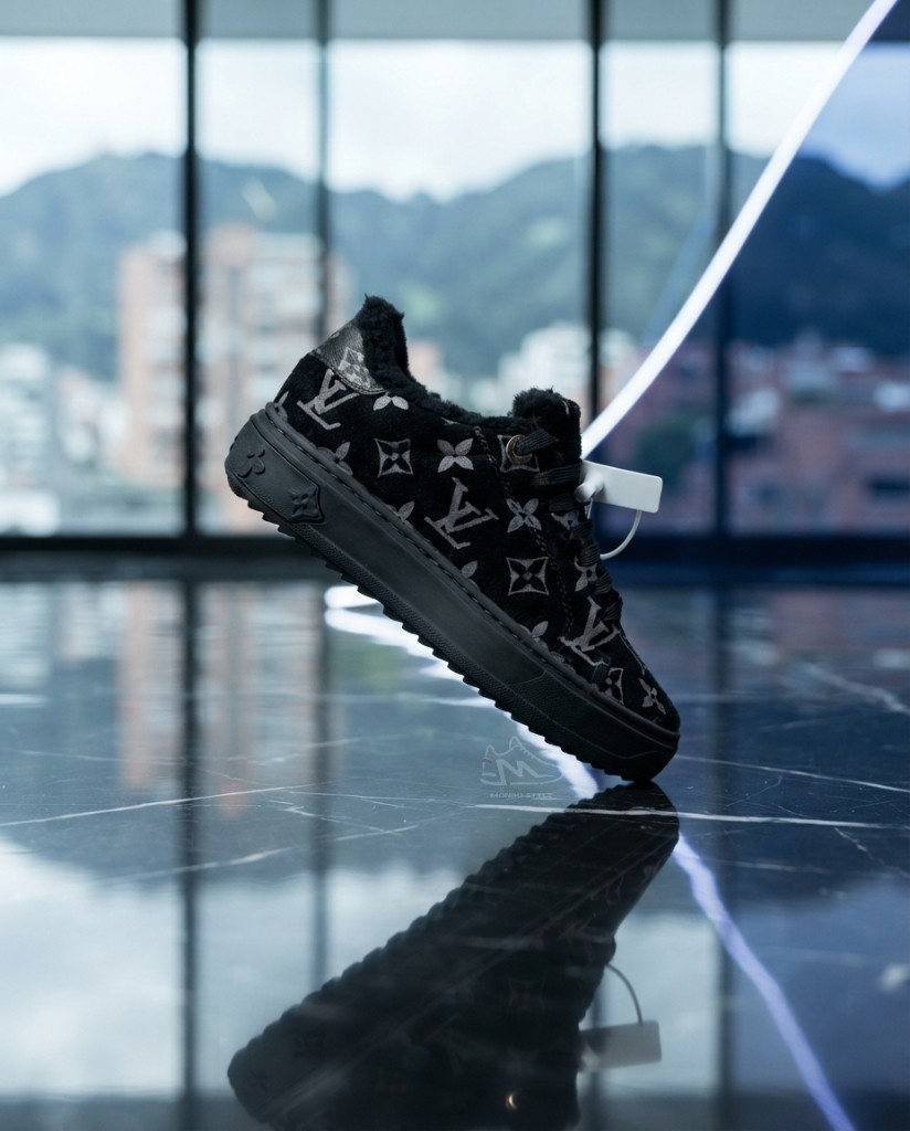 Louis Vuitton LV  Negro Terciopelo Monogram Trainer Detalles Gris Mujer Monikistyle1.1