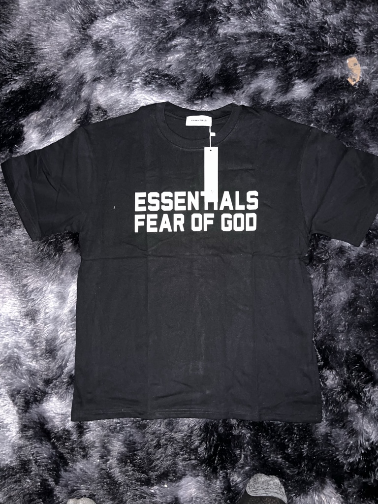 ESSENTIALS Fear of God negra playera