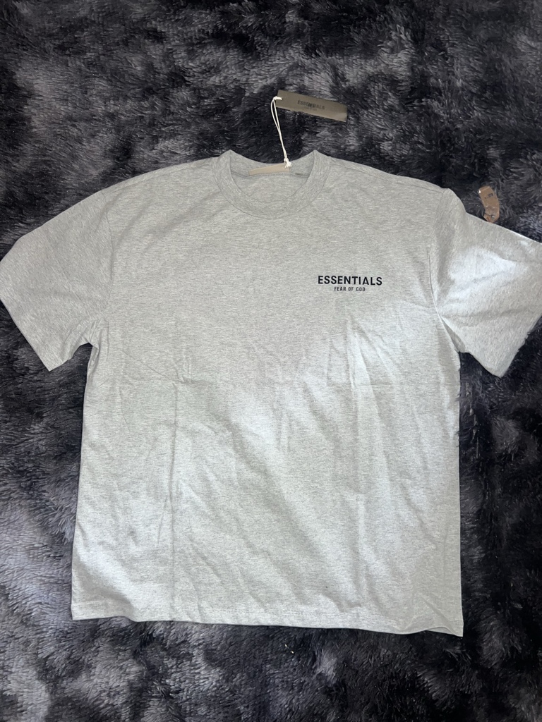 ESSENTIALS playera gris