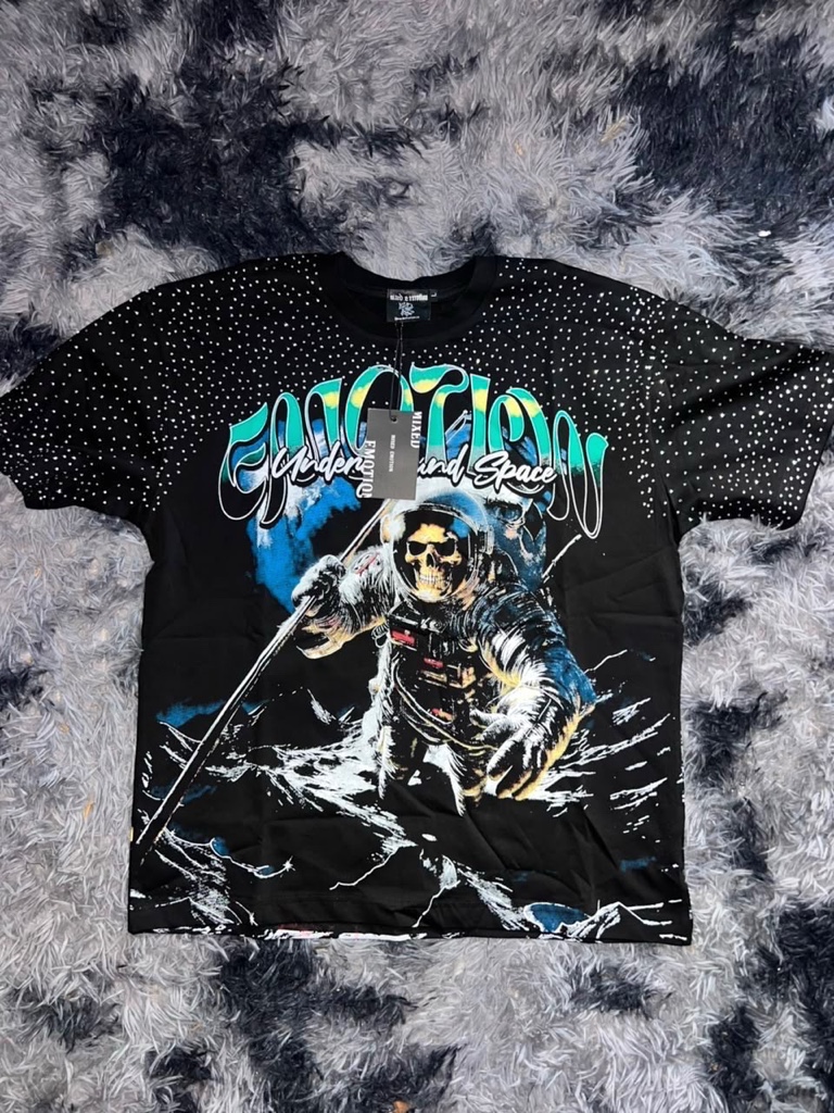 Camisa negra astronauta