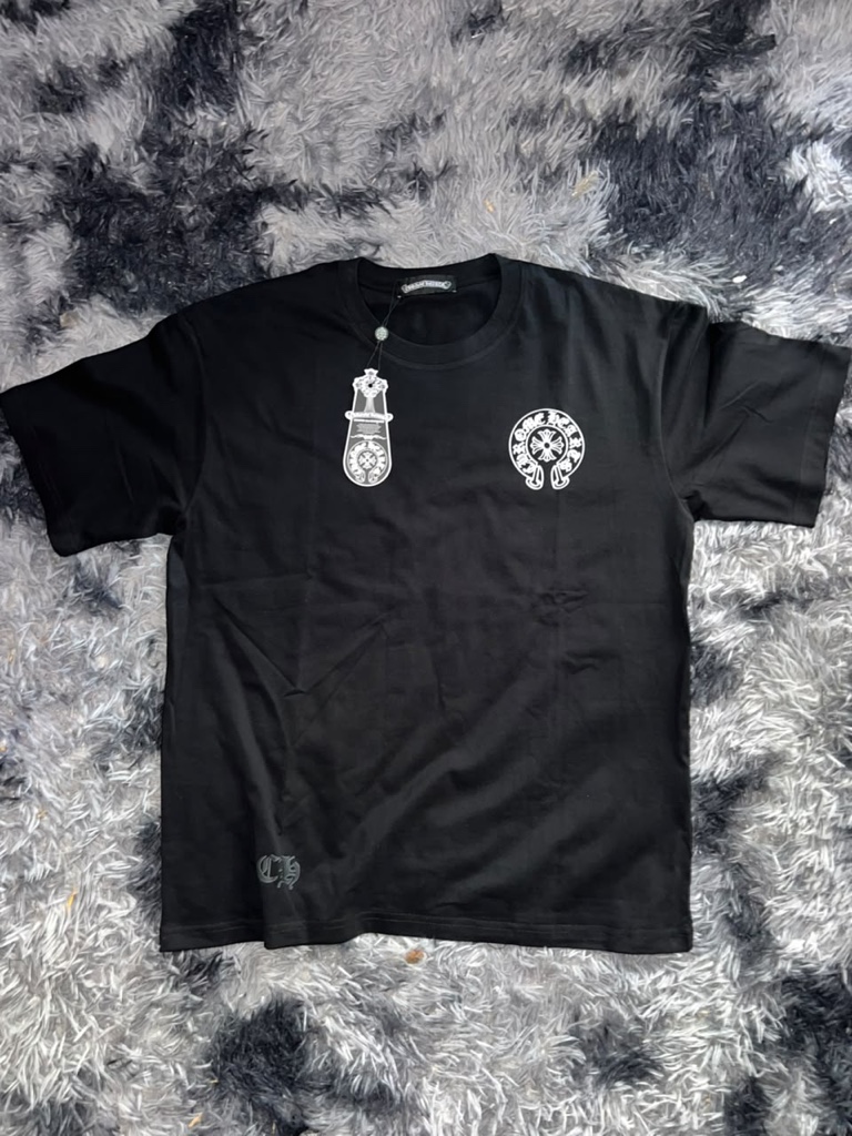 Playera negra estampada