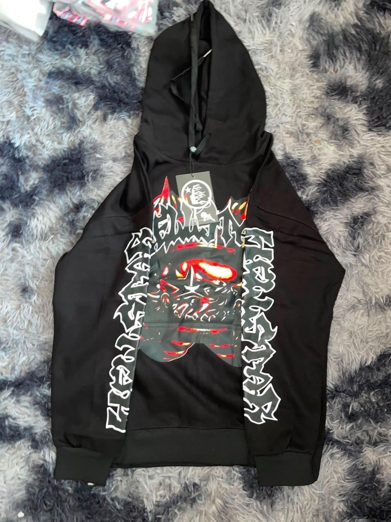 Hoodie negro grafico rojo