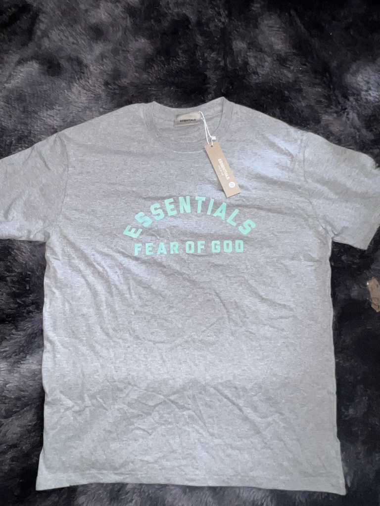 Fear of God Essentials playera gris